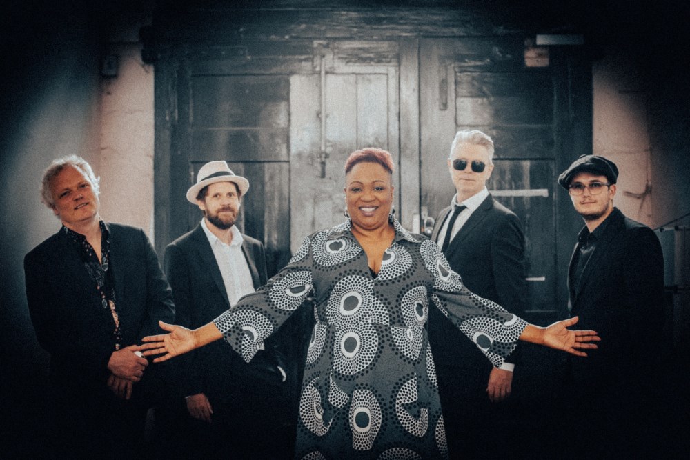 Koncert med Samantha Antoinette & The Charges