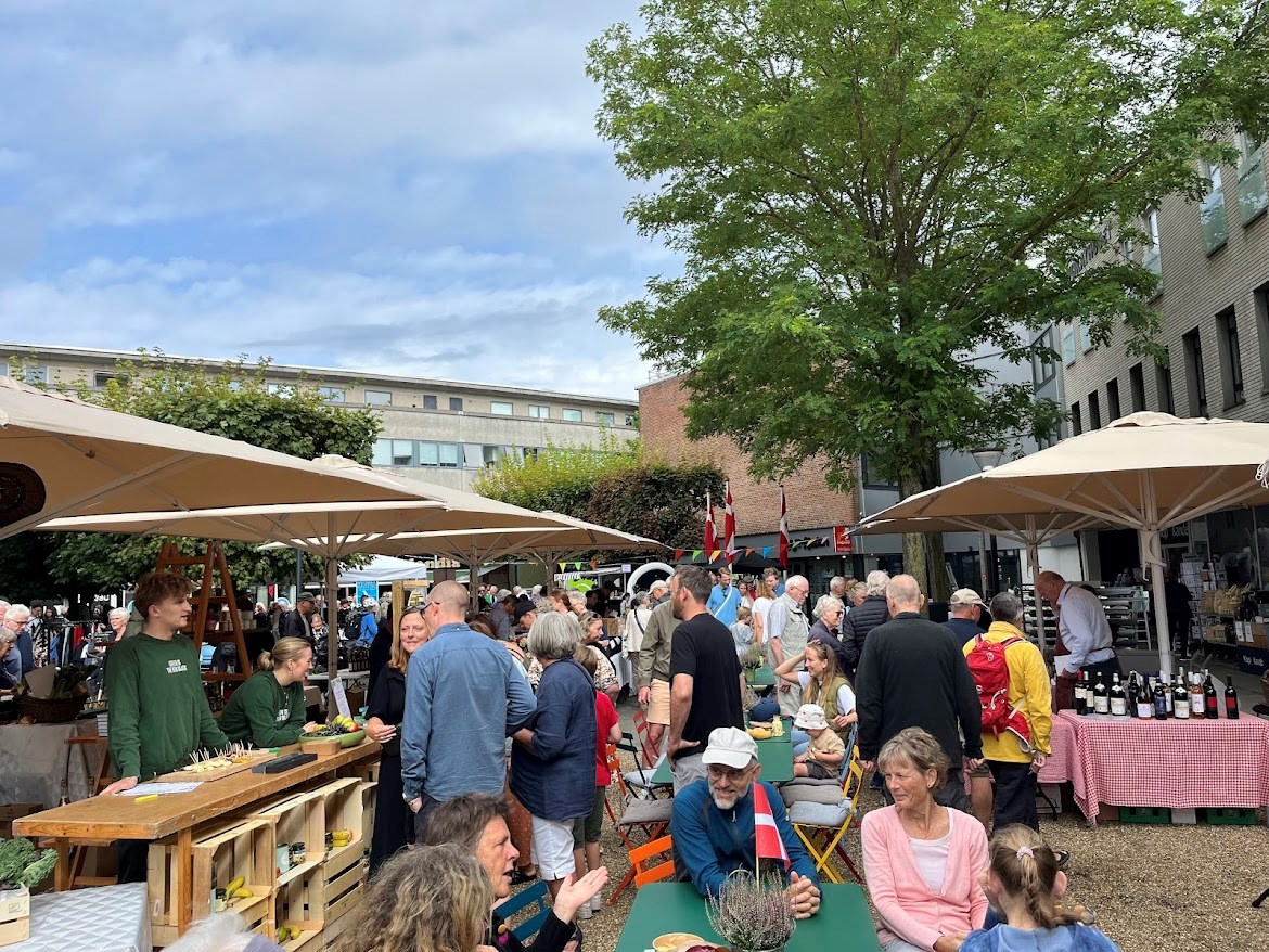 Torvedag og Biler i byen