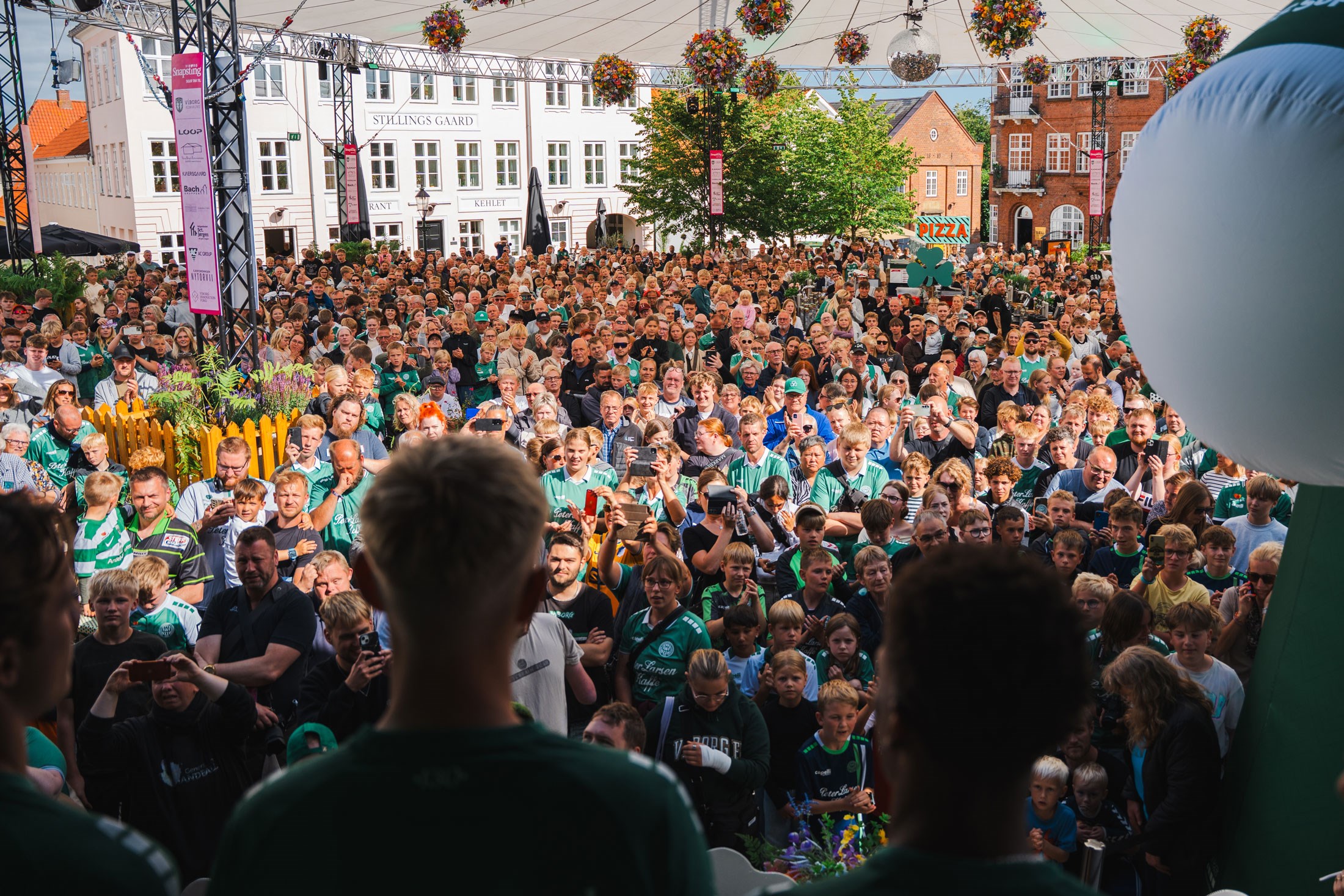 Præsentation af Viborg FF's hjemmebanetrøje 26/27