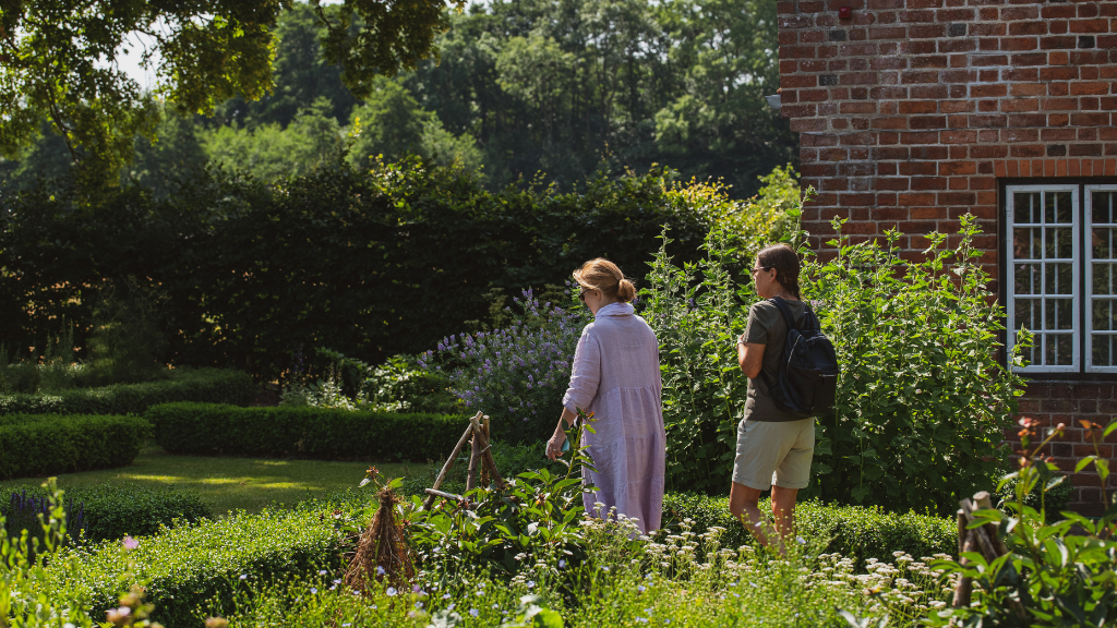Opdag duften af urter og historiens magi i Klosterhaven på Esrum Kloster