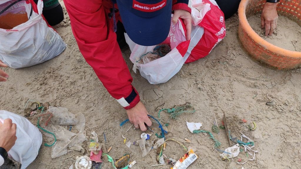 Plastic-Change Beach Clean Up