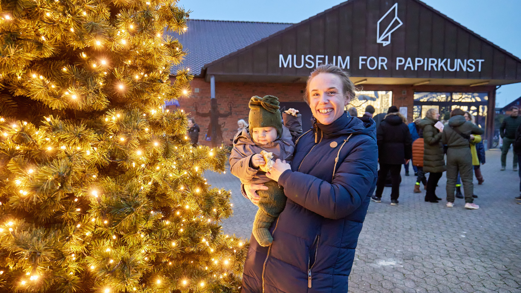 Juletræstænding på Museum for Papirkunst