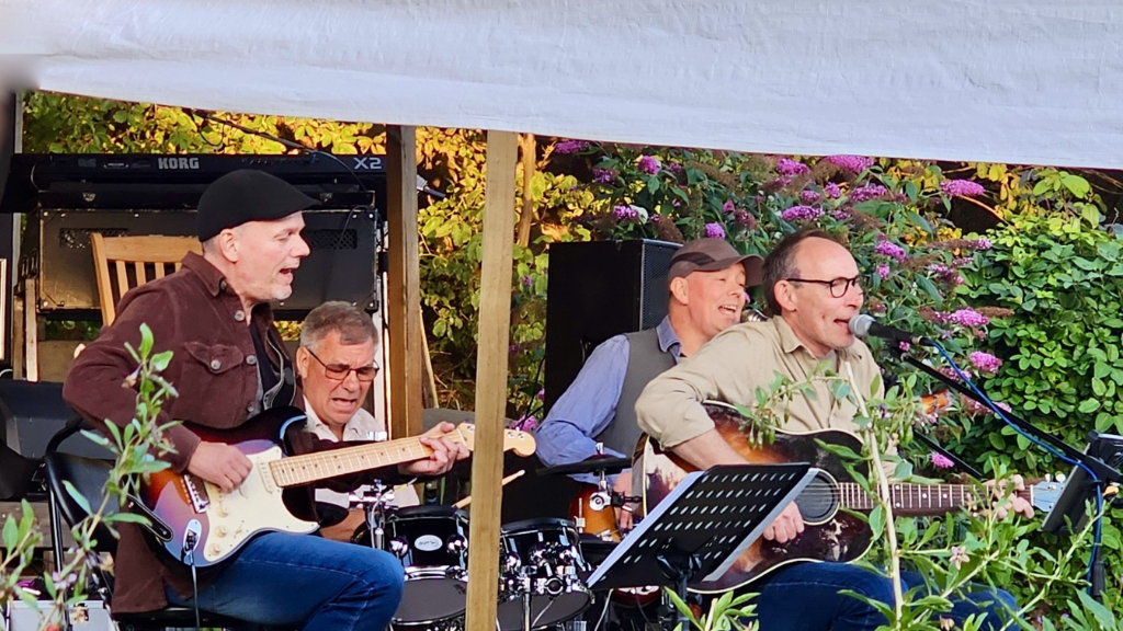 Live Musik Med "ældrebyrden" På Lønstrup Camping