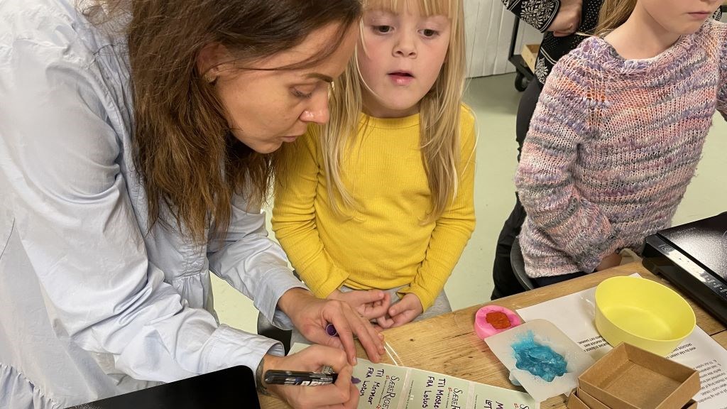 Sandslibning på glas hos SæbeRiget