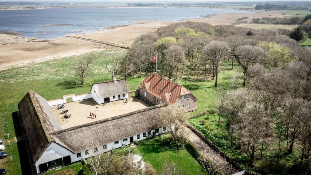 Udstilling på Kaj Munks Præstegård: "Hvad var det dog der skete"