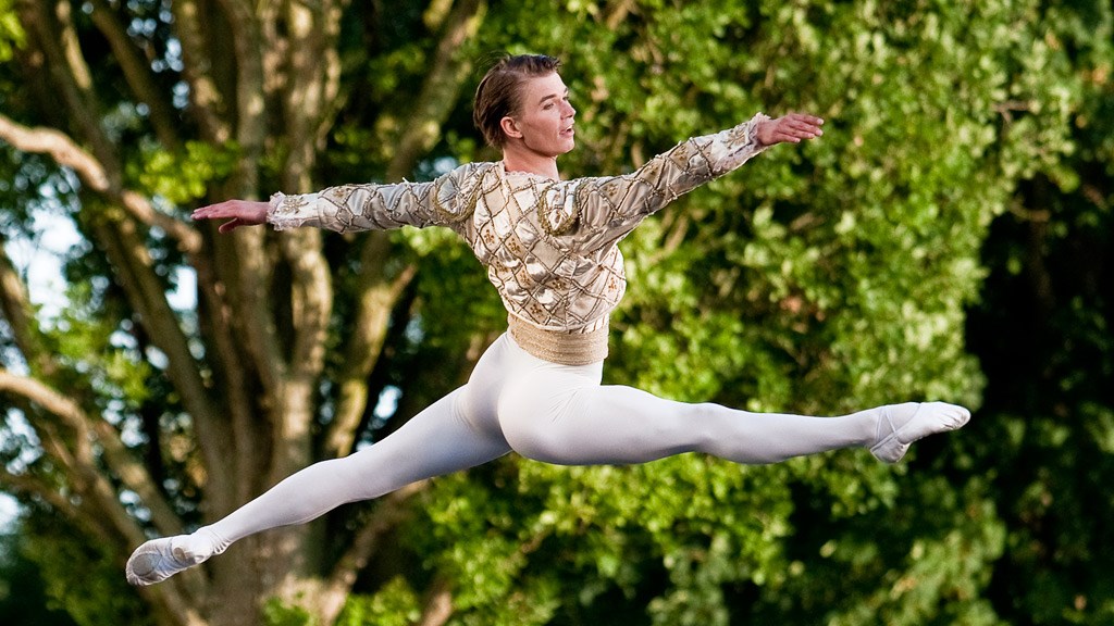 Kongelig Sommerballet danser i Augustenborg Slotspark