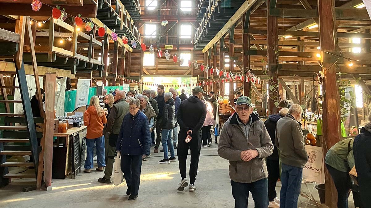 Forårsmarked "Blomstrende æbletræer"