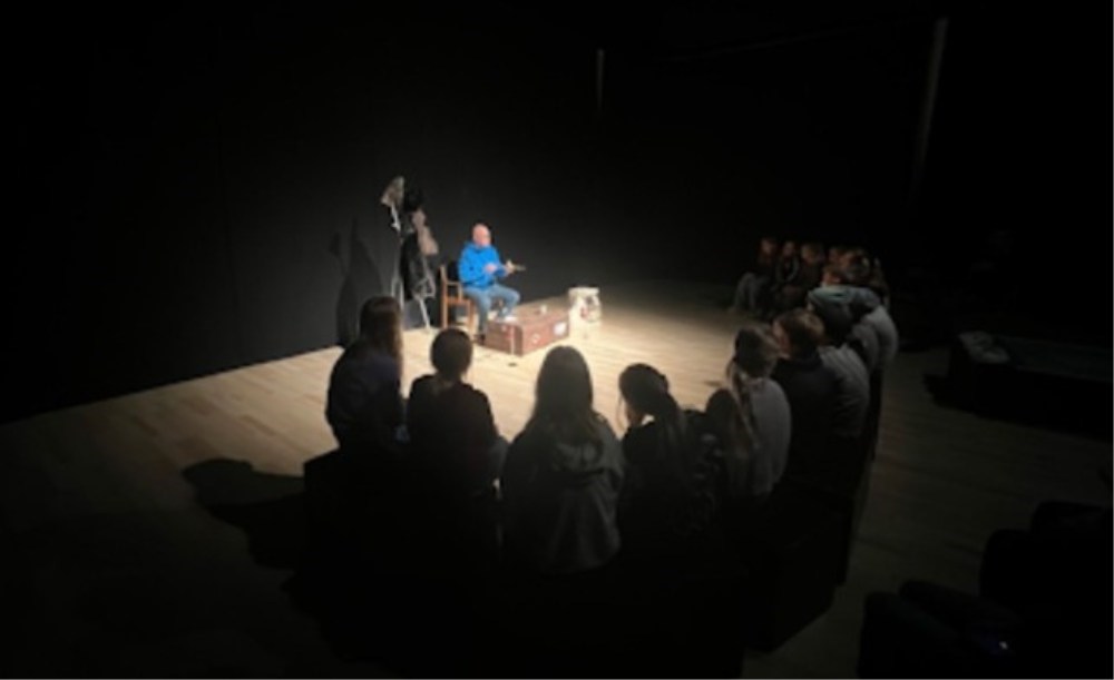 Grønlandsk teater: En fortælling fra Isbjerget