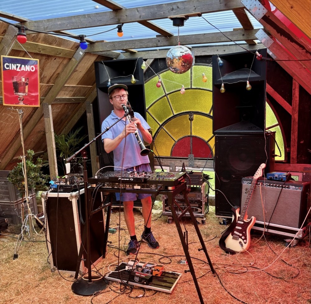 Fredagsbar på Øbyus med DJ Frederik Langkilde