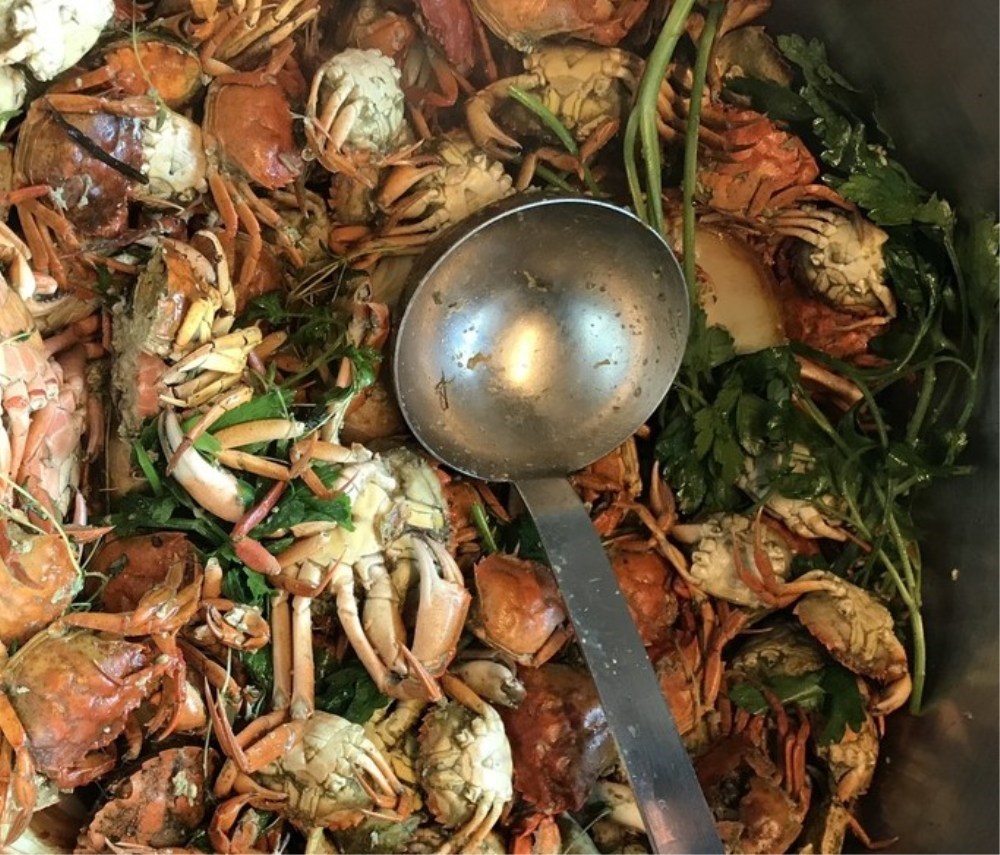 Vi fanger krabber og laver krabbesuppe