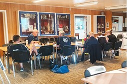 Fællesskab og kegler i centrum, når Fidelitas inviterer til fællesspisning