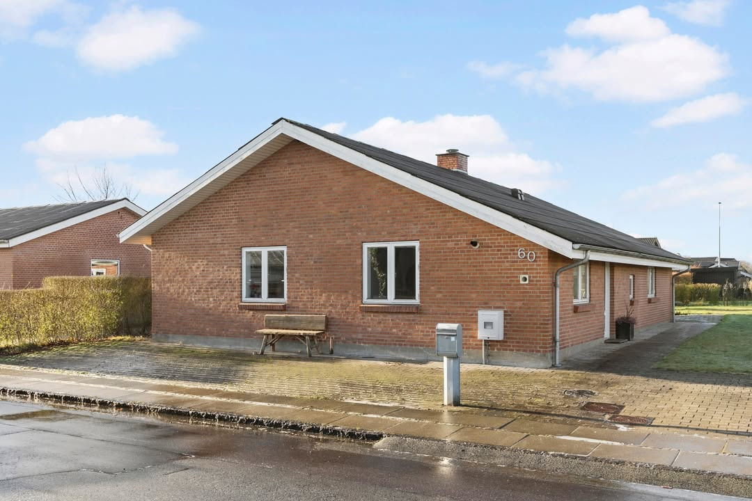 Velholdt villa på Hedetoften 60 i Skive præsenteres af EDC Skive I/S