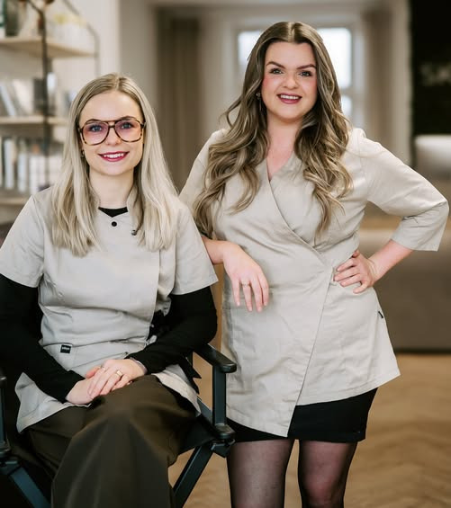 Bine står bag disken hos Skin Society, mens Isabella nyder vinterferie