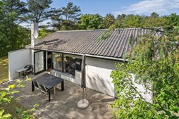 Hyggeligt sommerhus nær fjorden til salg hos EDC Hurup Thy