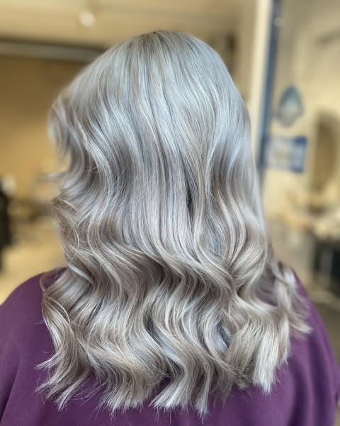 Hairways forvandler Nadjas look med kølige, lyse nuancer