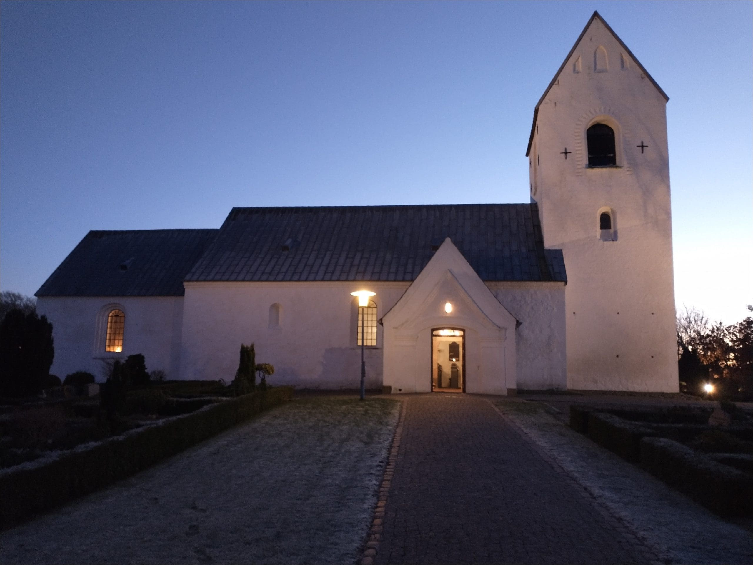 Stemningsfuld aftengudstjeneste i Estvad Kirke