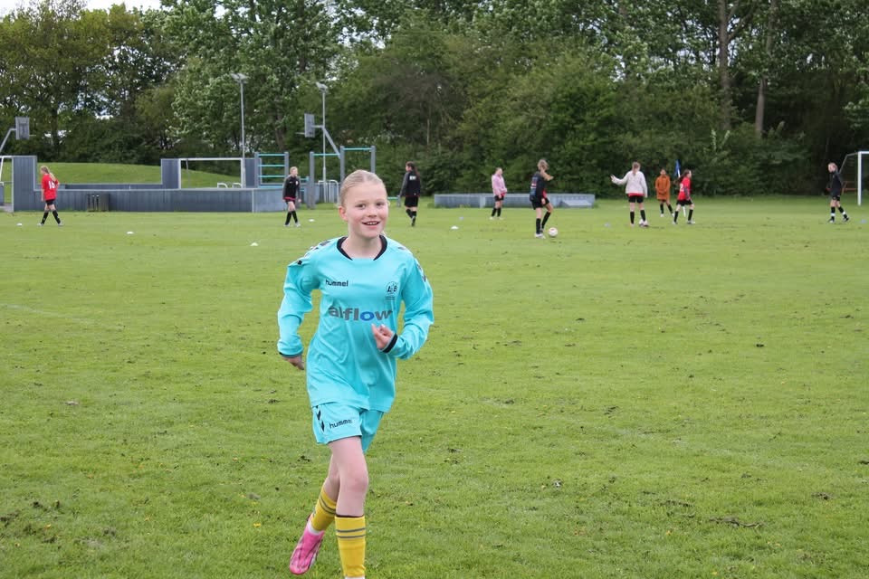 Lunderskov B U12 piger kæmper tappert trods hårde odds