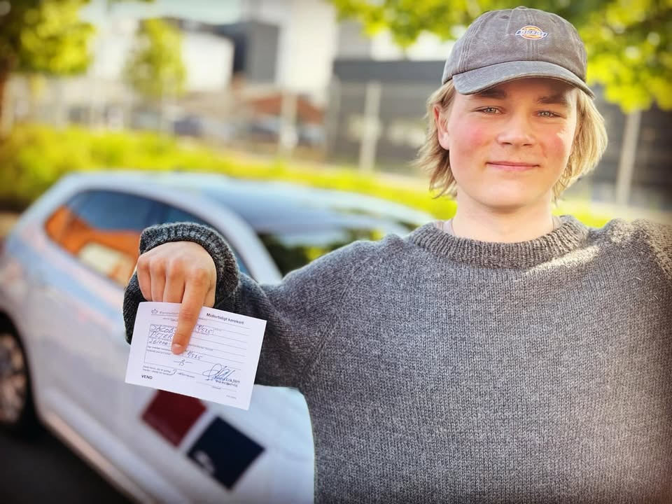 Lets Drive ønsker Peter tillykke som ny bilist