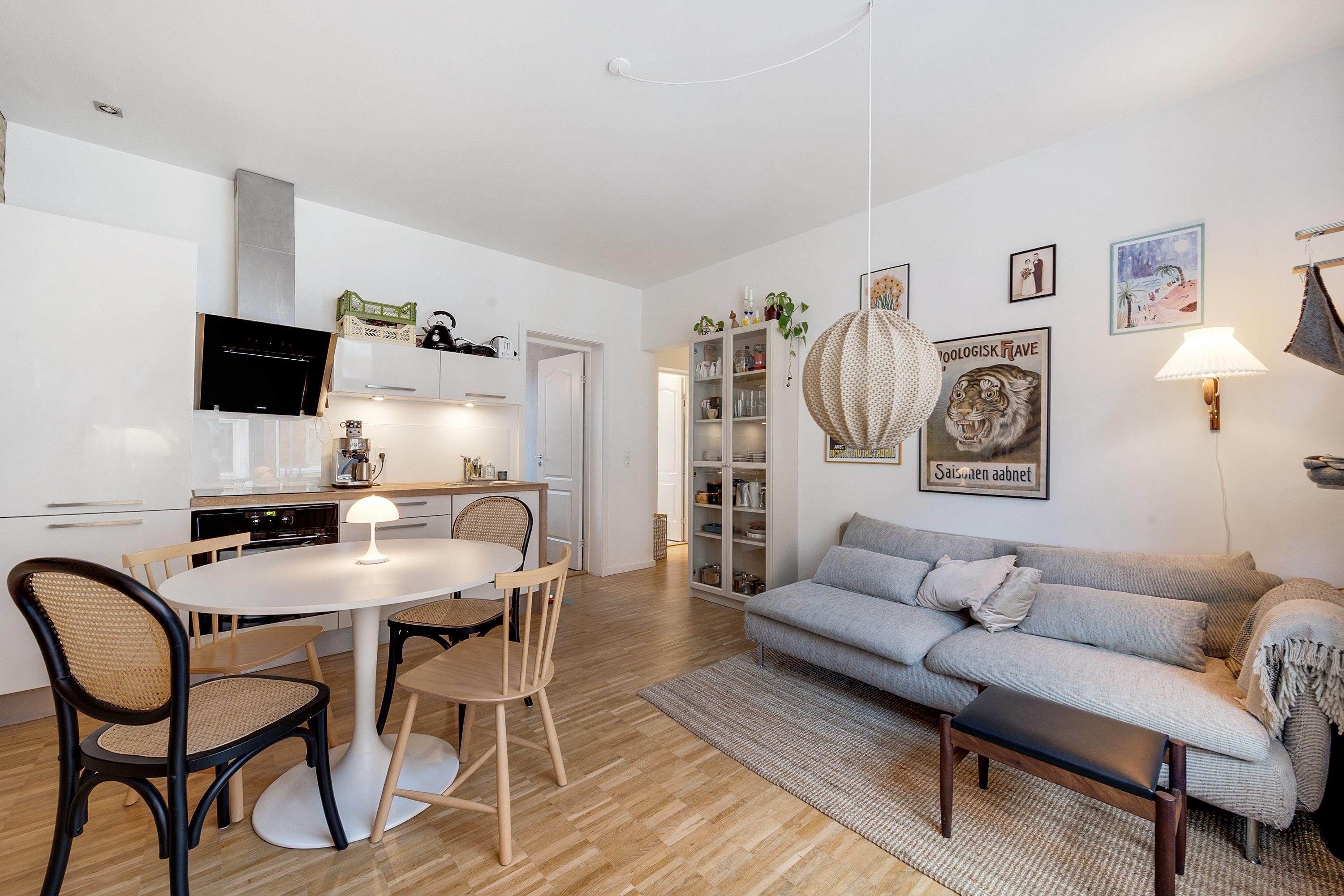 Totalrenoveret toværelses med karakter og kant centralt i Aalborg