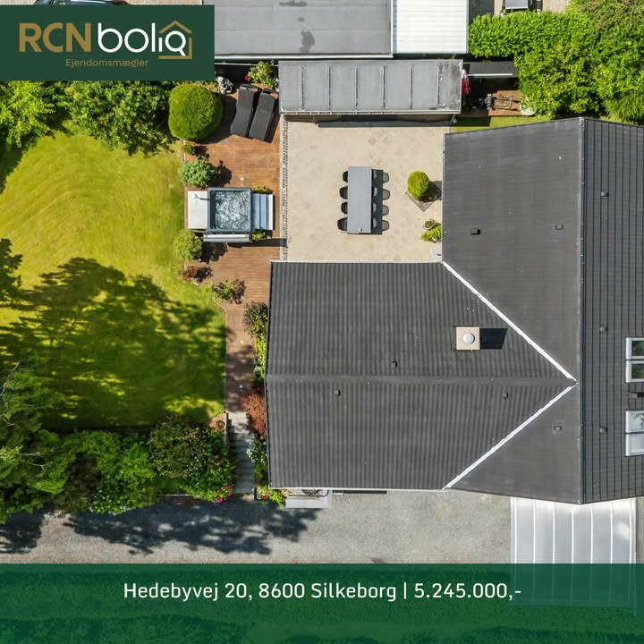 Totalrenoveret villa med kvalitet nær Hvinningdals natur