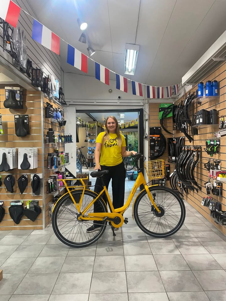 Fri BikeShop Vejle fejrer Tour de France-stemning med gule elcykler
