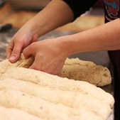 Maria's Deli bager alt deres brød og kager fra bunden