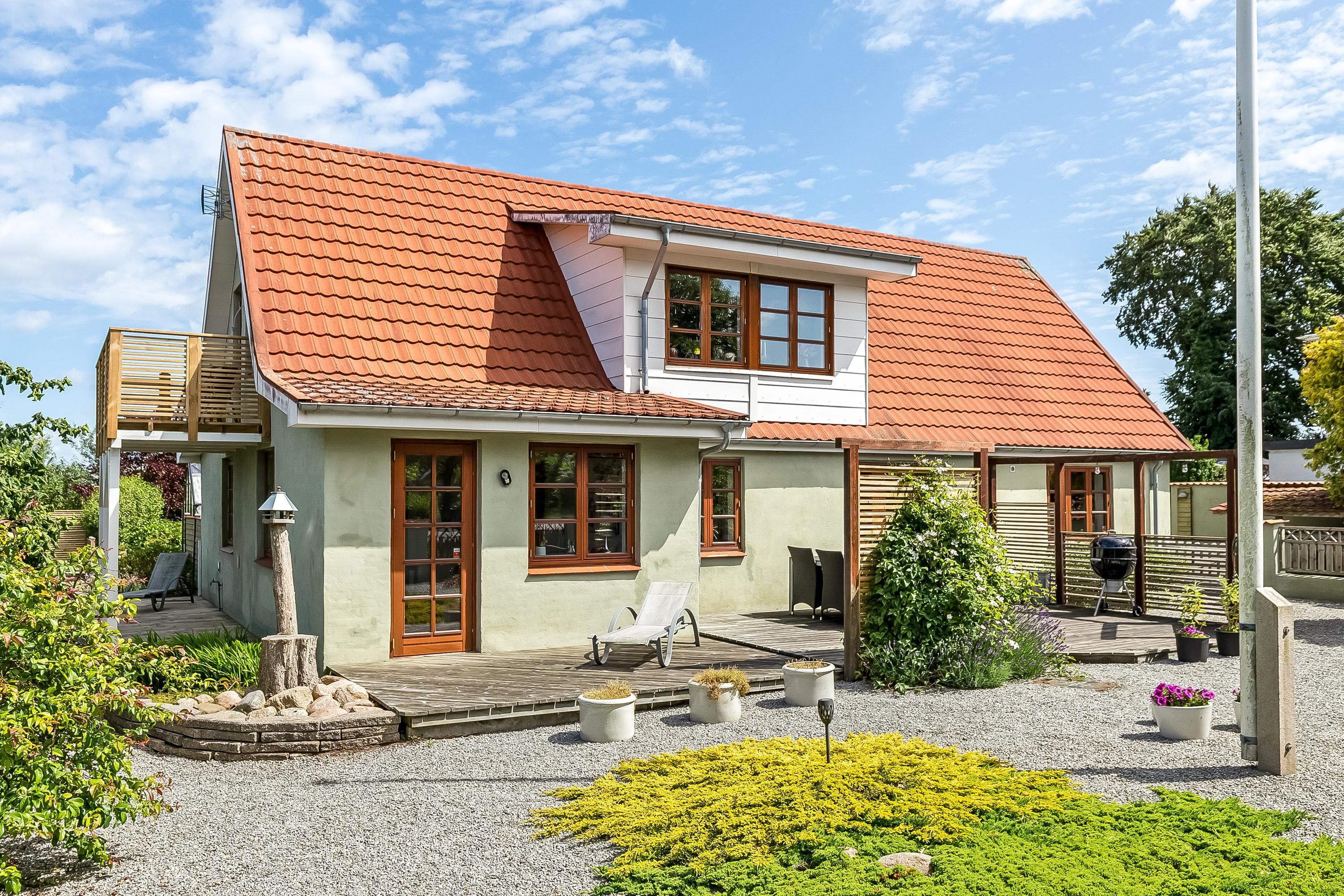 Centralt beliggende villa med stor, dobbelt garage