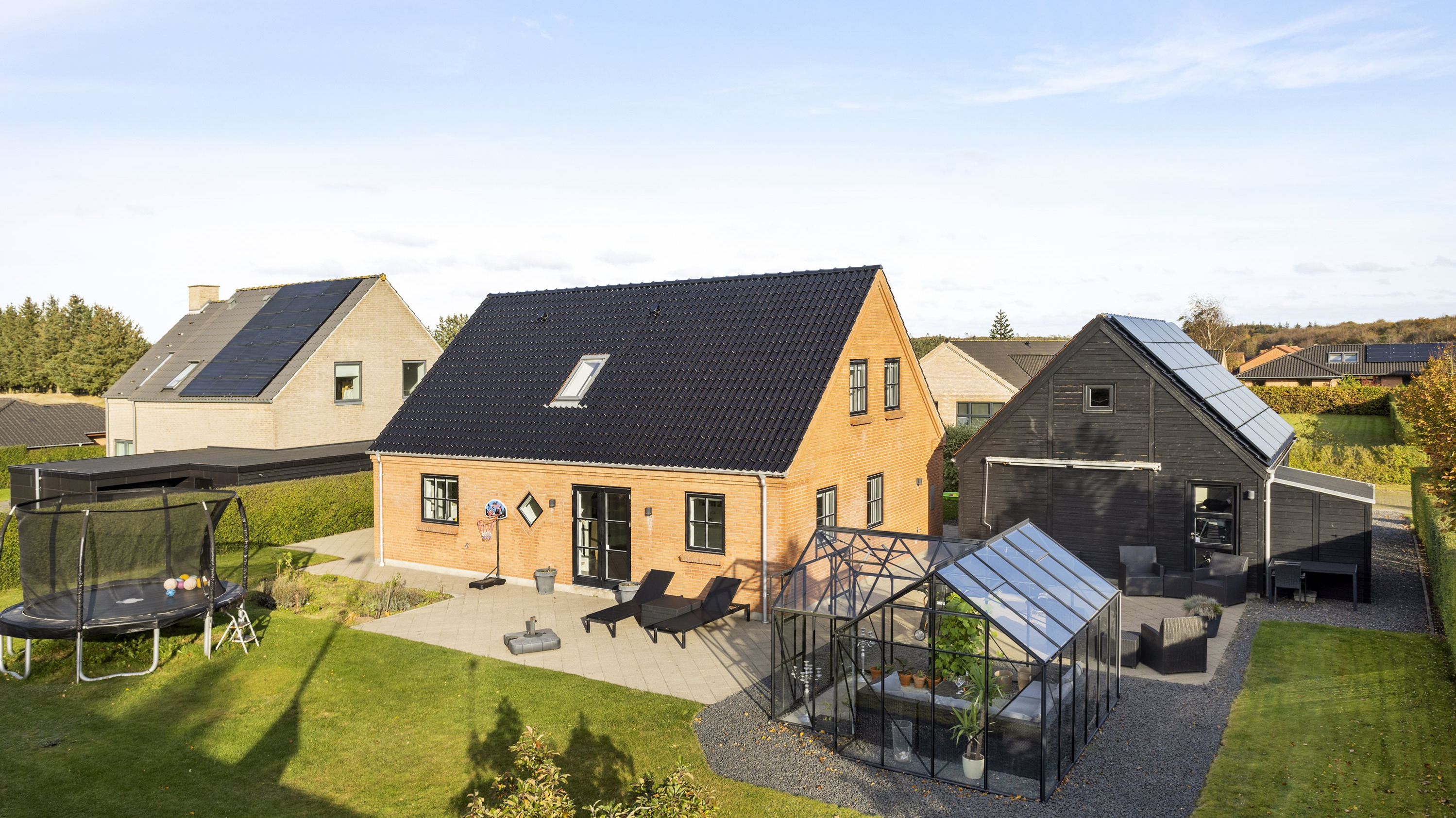 Til salg hos danbolig Hjørring: Imponerende villa med stor garage og dejlig have