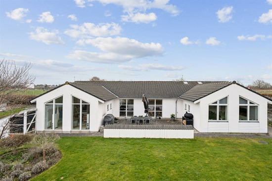 Luksusbolig netop kommet til salg i Hinnerup: Se hvad du skal smide for Hinnerups dyreste adresser her