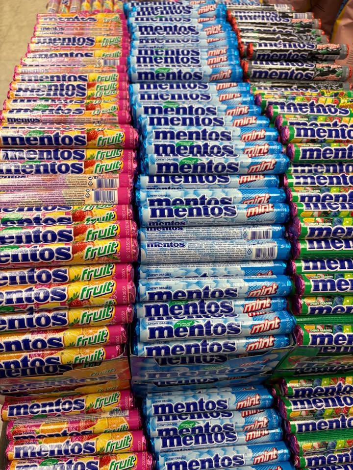 MENY Hobro sælger 5 stk. Mentos for 25 kr.