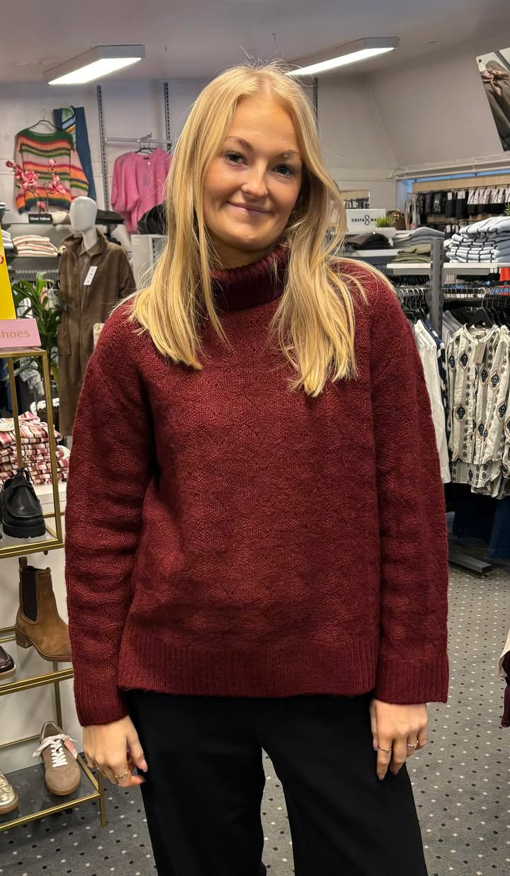 Rosengreen tilbyder varme strikketrøjer til nedsat pris