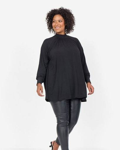 Klarissa & Nora tilbyder dejlig blød bluse til kun 100 kr.