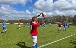 En sand arbejdssejr: Mattias Rold sparker sejren i hus for FC Salling