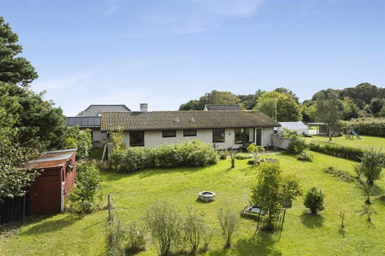 Hus i Voerså med mulighed for parkering på vestsiden af huset.