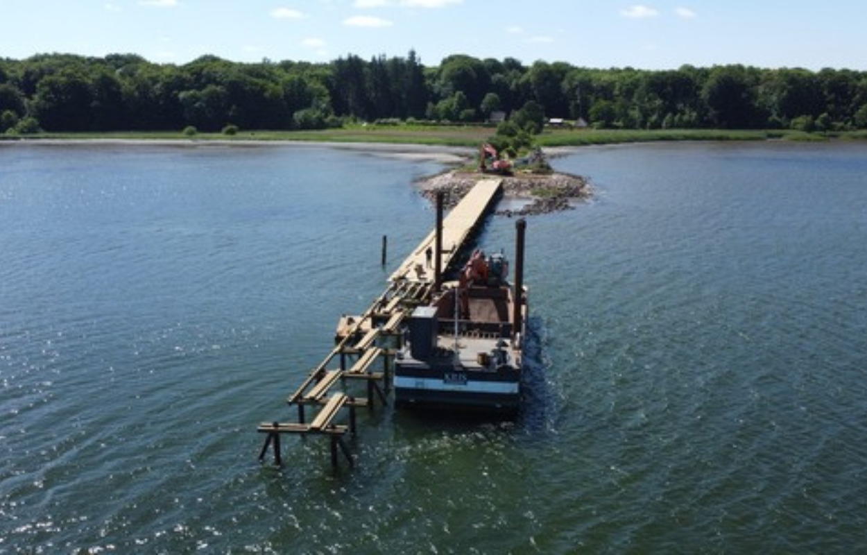 Ny bade- og opholdsbro står klar til sommerens gæster på Boller Mole