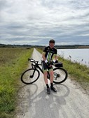 Per P. Cykler udforsker Hjarbæk Fjord og nyder Vuelta-sejr