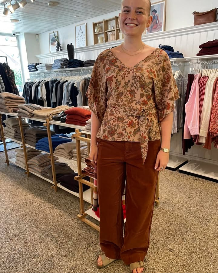 Wiiben byder velkommen til Agnes med smukke genbrugssilke designs fra Relove and Roses