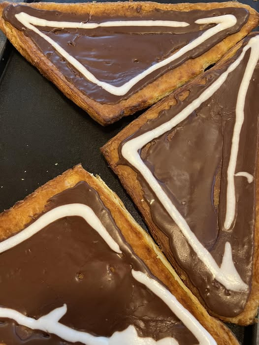 Det Lune Brød - Hobro frister med tilbud på friske wienertrekanter til 35 kr.