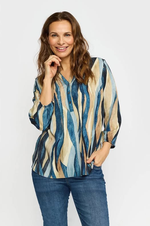 Skott Aalborg lancerer ny 2-Biz bluse med flot print og gratis fragt