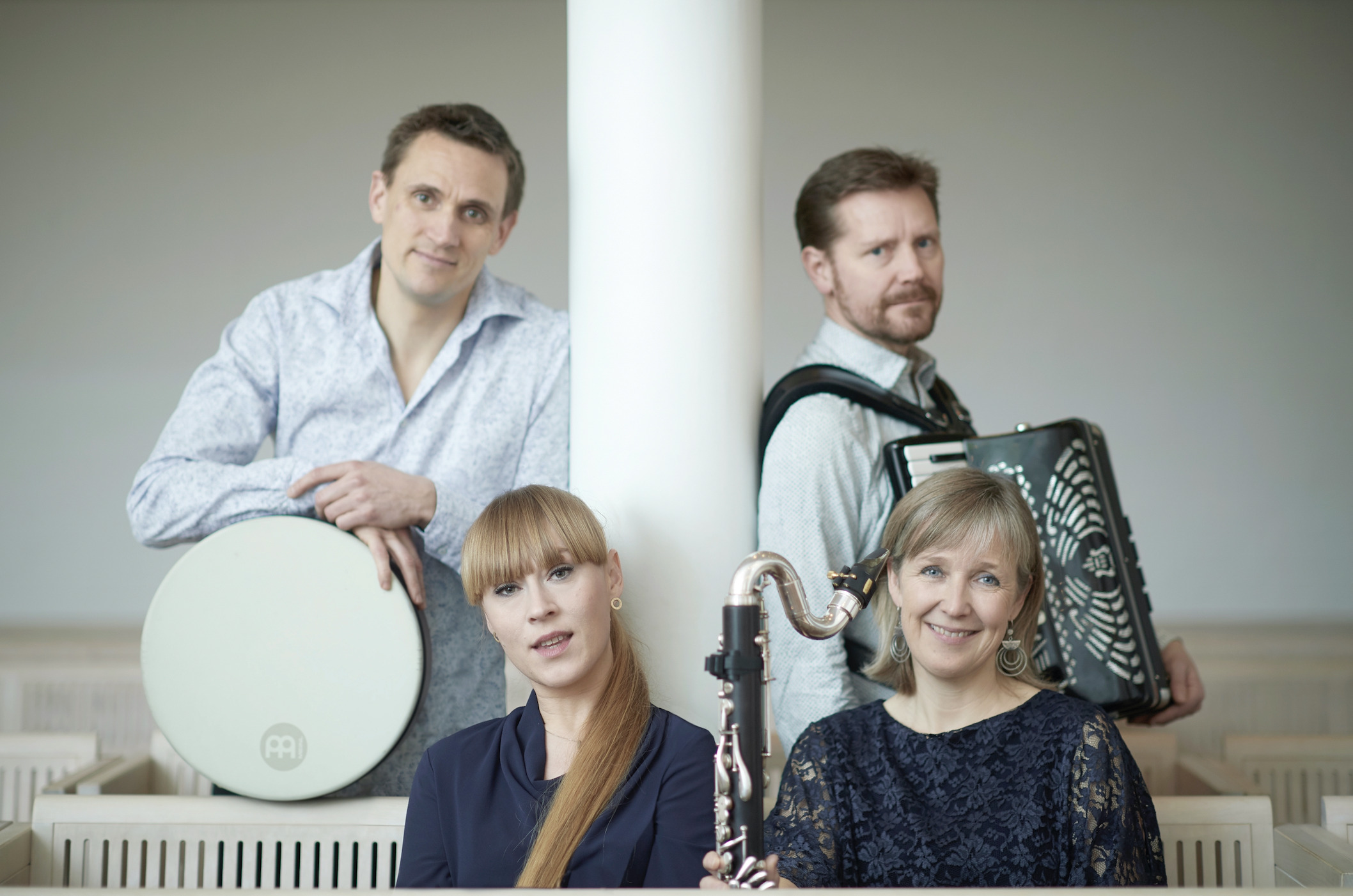 Folkemusik i salmerne med bandet Phønix i Støvring Kirke