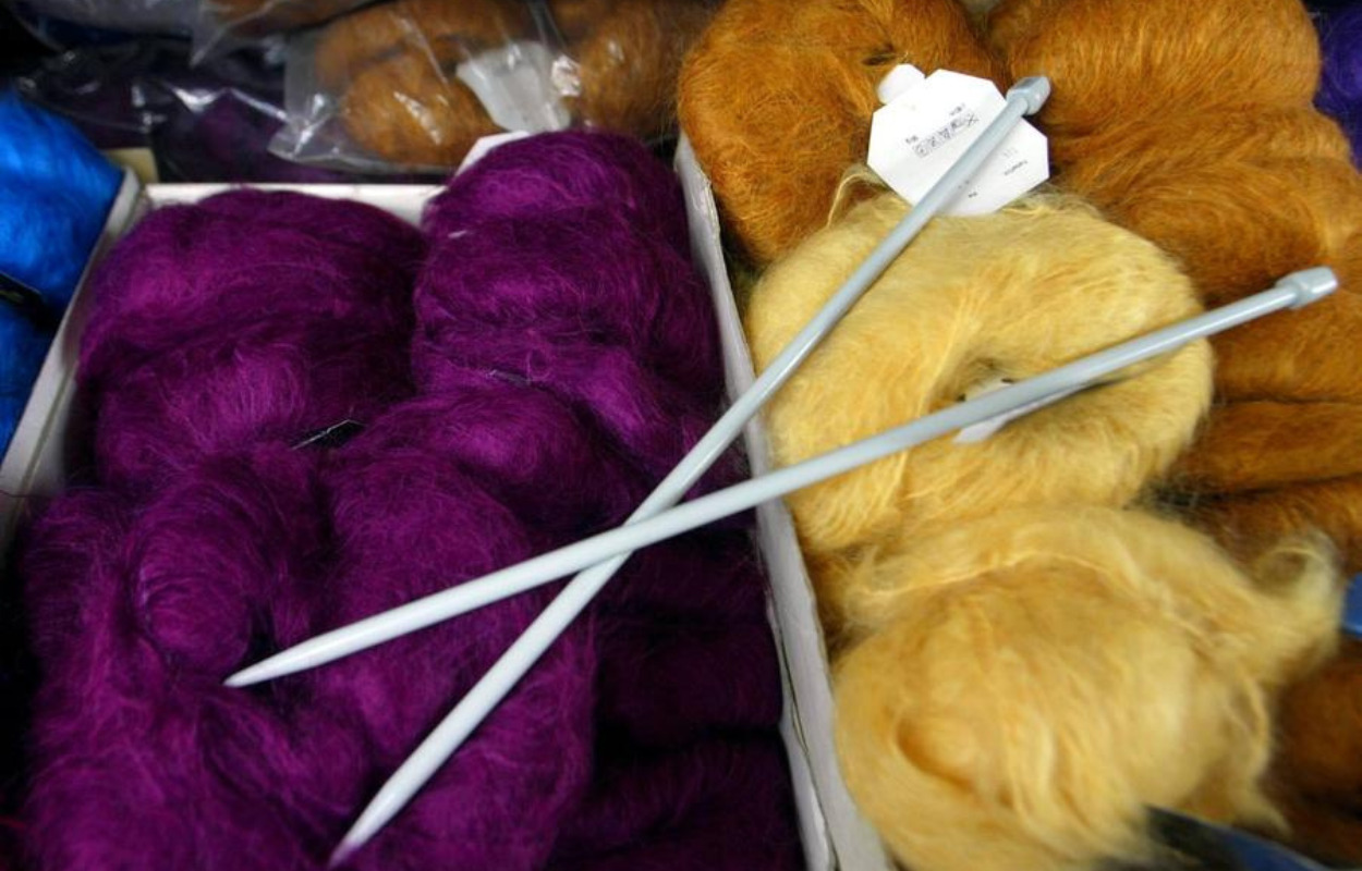 Er du glad for at arbejde med garn? Nu kan du blive del af en garngruppe på Lystrup Bibliotek 