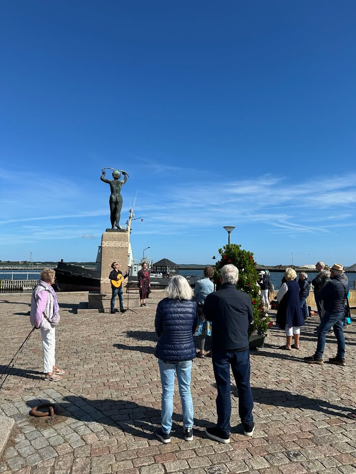 Operaen i Midten inviterer til musikalske byvandringer i Ikast og Herning i august