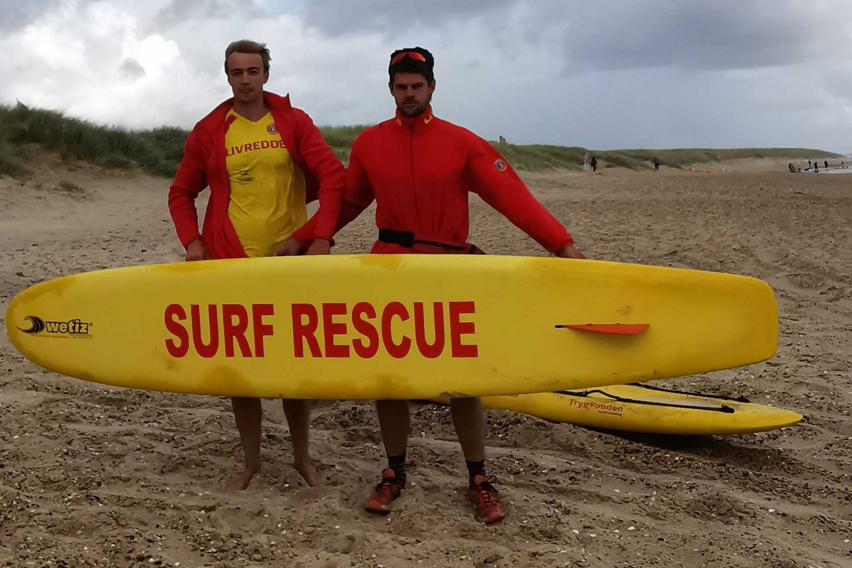 Livredderne på Hvidbjerg Strand takker af for i år: Vinden skabte farlige situationer for badegæsterne