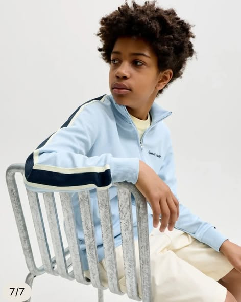 Børneshoppen Brønderslev viser cool sweatshirt fra Jack&Jones