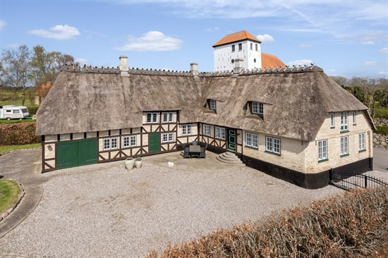 Top 6 over dyreste boliger til salg i Augustenborg. Priser op til 2.995.000 kr