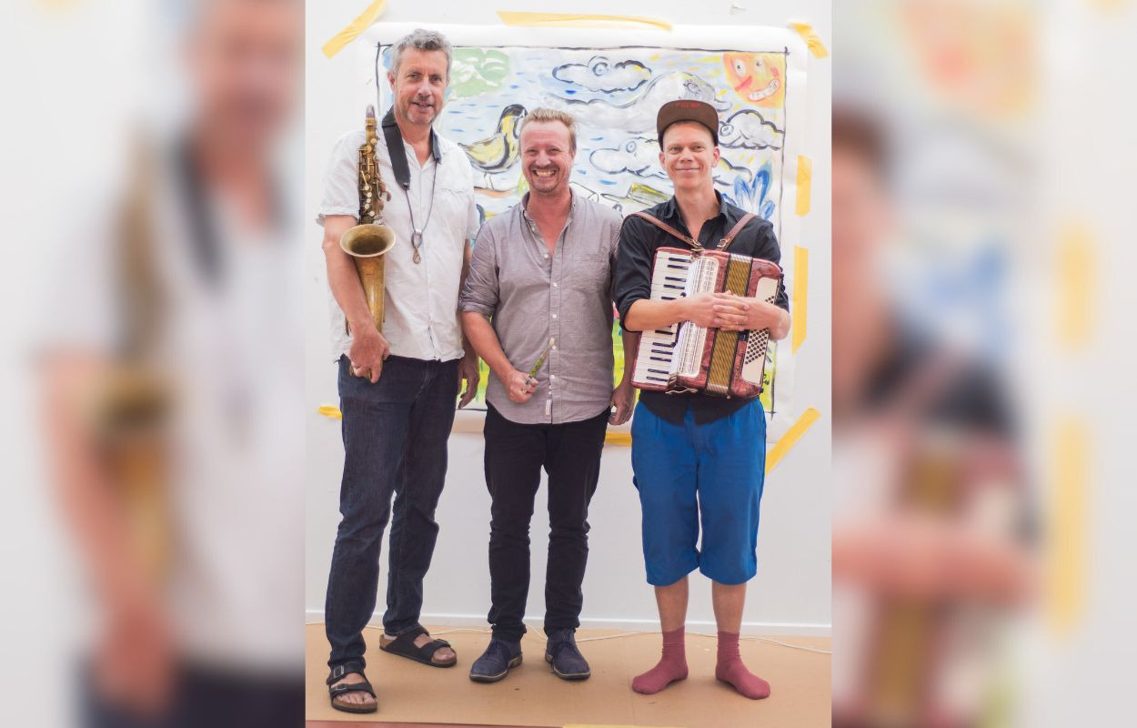 Når Rasmus tegner til livemusik, vokser en historie frem på lærredet