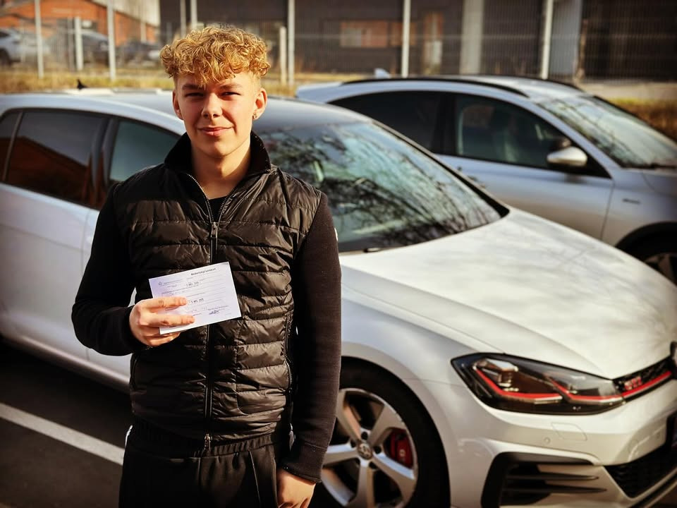 Lets Drive i Hedensted fejrer Marcus' nye kørekort 