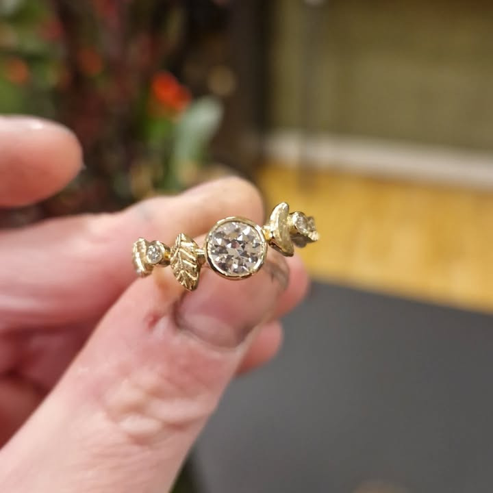 Guldsmed Ø genåbner for julegavebytning og nye designs i december