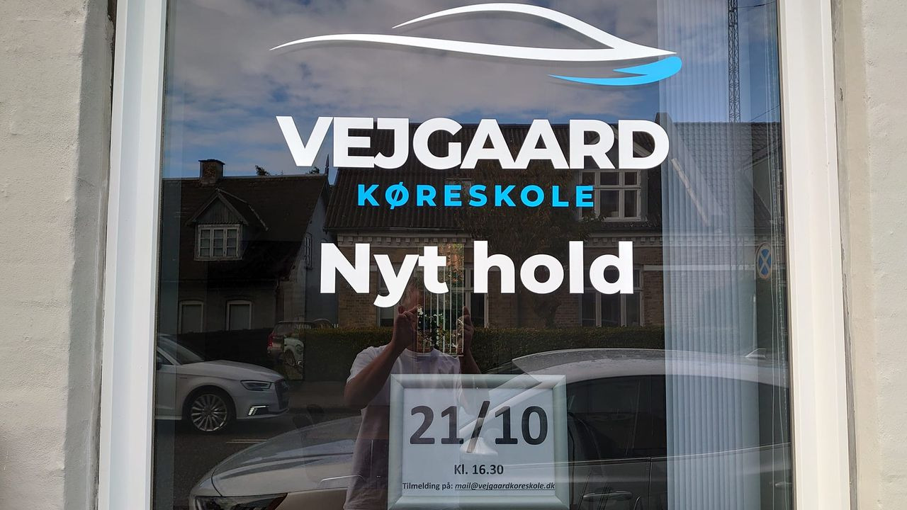 Tilmeld dig nu til næste hold hos Vejgaard Køreskole v/Morten Rode og få mulighed for kørekort i elbil med automatgear