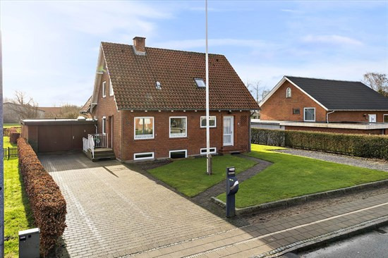 Pris sat ned med 100.000 kr. på Stationsvej 18